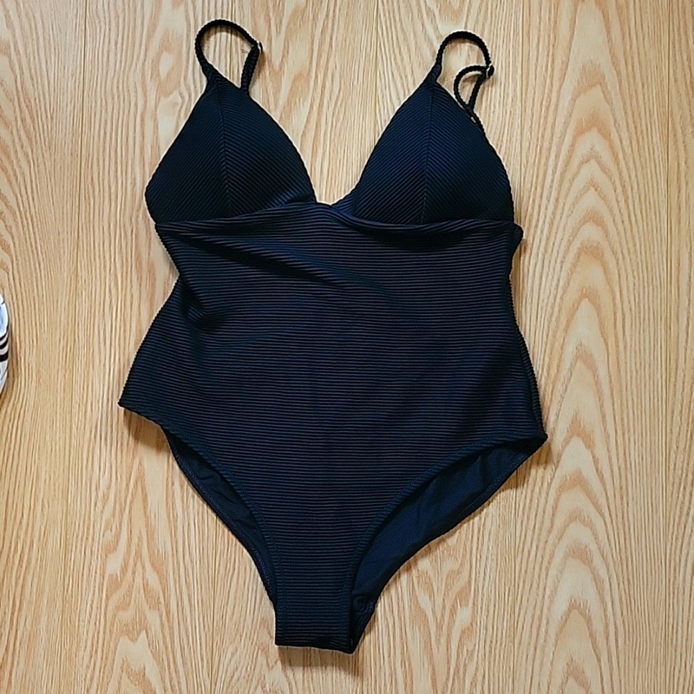 Ribbed bathing suit, US 6